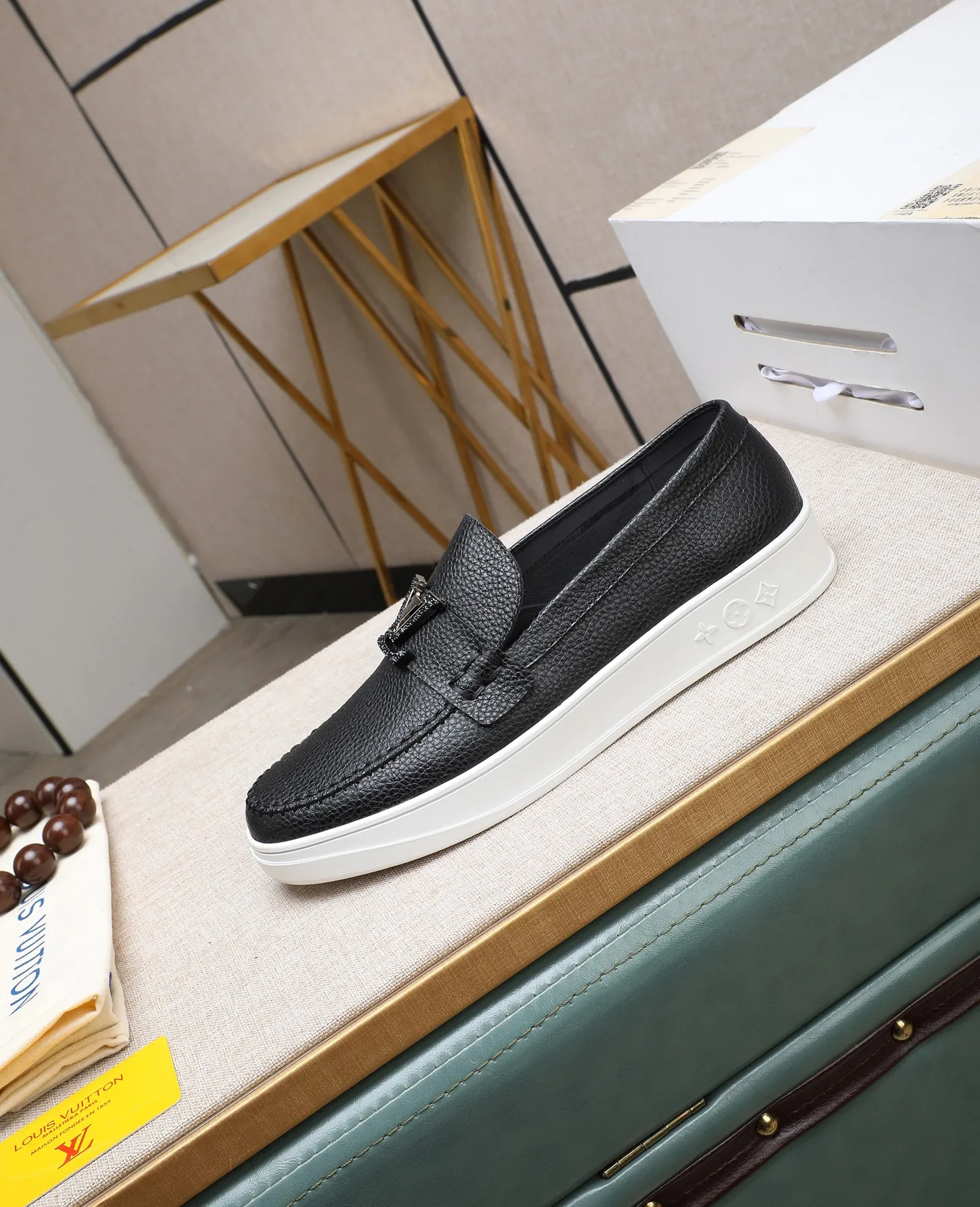 Men's shoes 💰440 📛📛【LOUIS VUITTON】Louis Vuitton official website synchronized new products 👟Milan fashion catwalk style 🇰🇾🇰🇾LV family logo, celebrity style, a must-have for fashionistas ⚠️First-layer calfskin ➕Genuine leather lining ➕Official website original version special outsole 👞Number 38-44